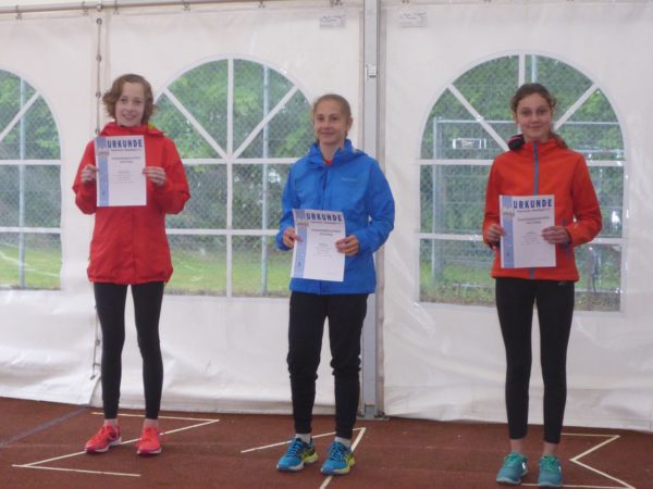 Vierkampf W13
2. Platz Johanna Foellmer, links
3. Platz Nele Rauh, rechts