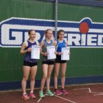 U14 Vierkampf: 1. Platz Nina Wich (Mitte), 3. Platz Sarah Eckerfeld (rechts)